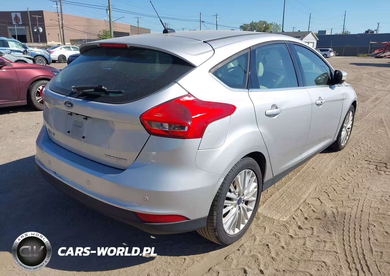 2018 Ford Focus Titanium VIN:1FADP3N27JL326148 - 4