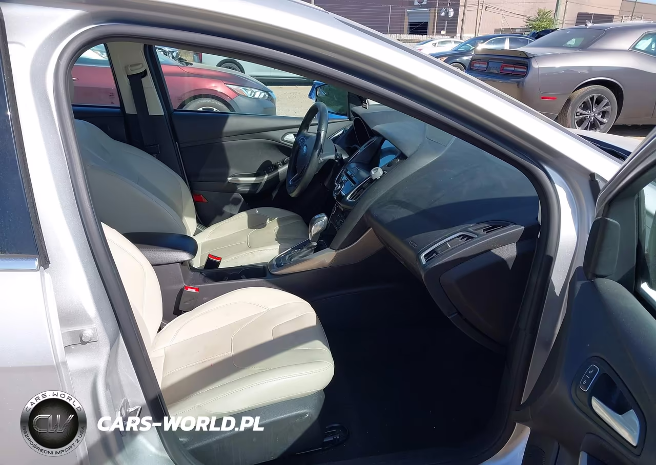 2018 Ford Focus Titanium VIN:1FADP3N27JL326148 - 5