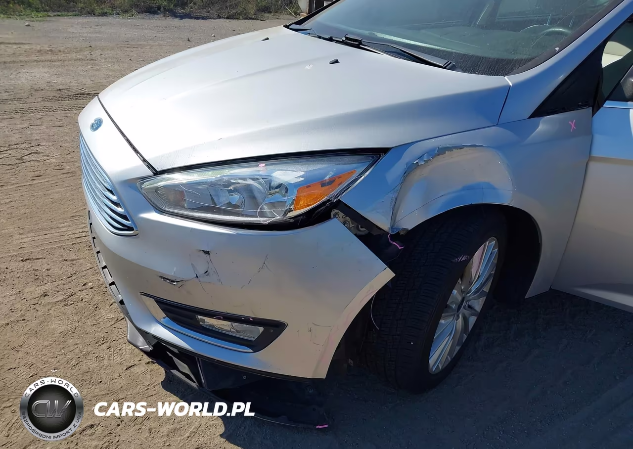 2018 Ford Focus Titanium VIN:1FADP3N27JL326148 - 6