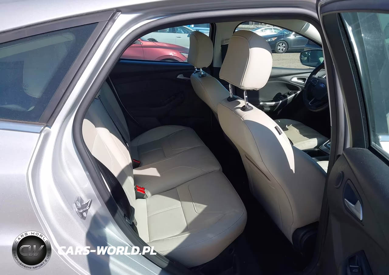 2018 Ford Focus Titanium VIN:1FADP3N27JL326148 - 8