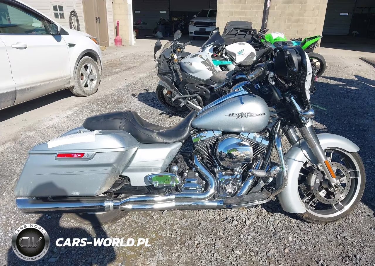 2015 Harley-Davidson Flhxs Street Glide Special VIN:1HD1KRM19FB607984 - 12
