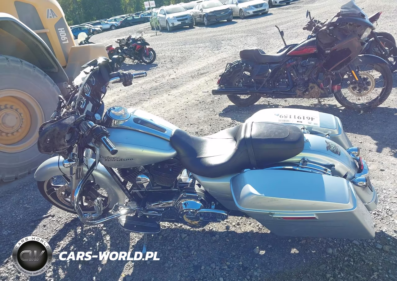 2015 Harley-Davidson Flhxs Street Glide Special VIN:1HD1KRM19FB607984 - 13