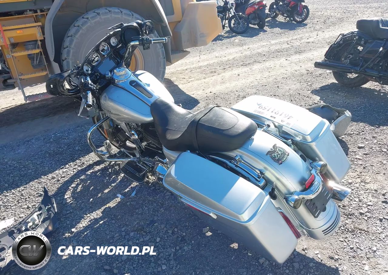 2015 Harley-Davidson Flhxs Street Glide Special VIN:1HD1KRM19FB607984 - 3