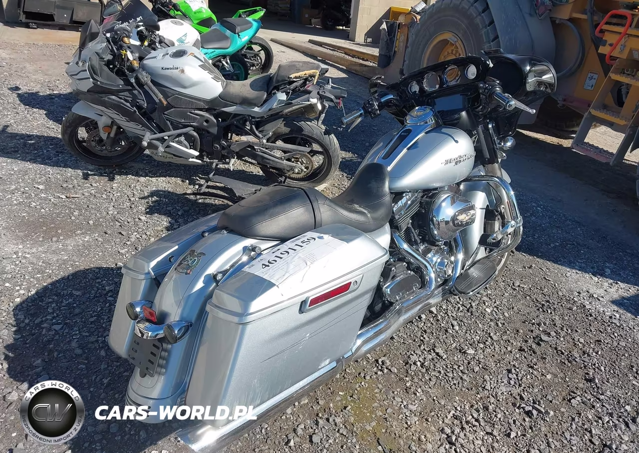 2015 Harley-Davidson Flhxs Street Glide Special VIN:1HD1KRM19FB607984 - 4
