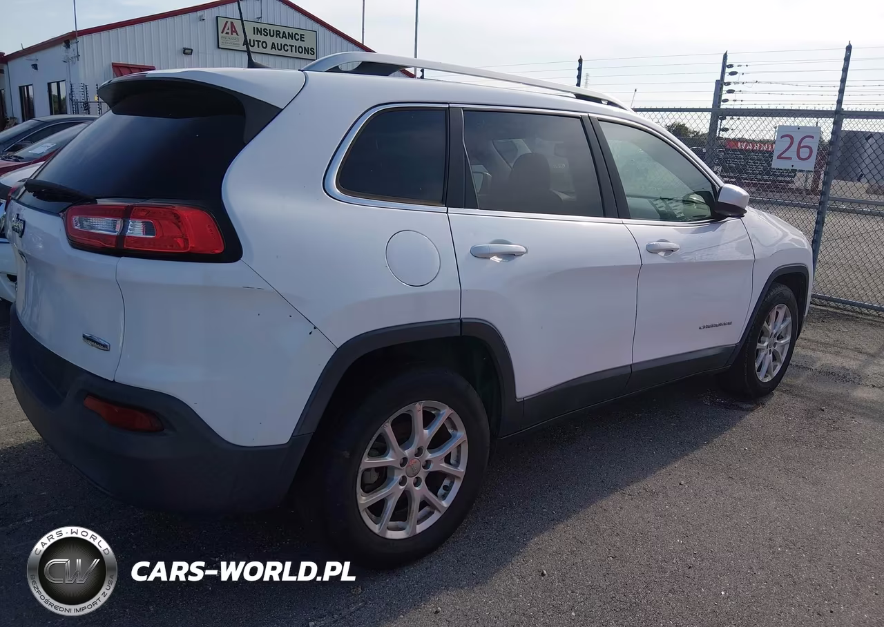 2018 Jeep Cherokee Latitude Fwd VIN:1C4PJLCBXJD566803 - 4
