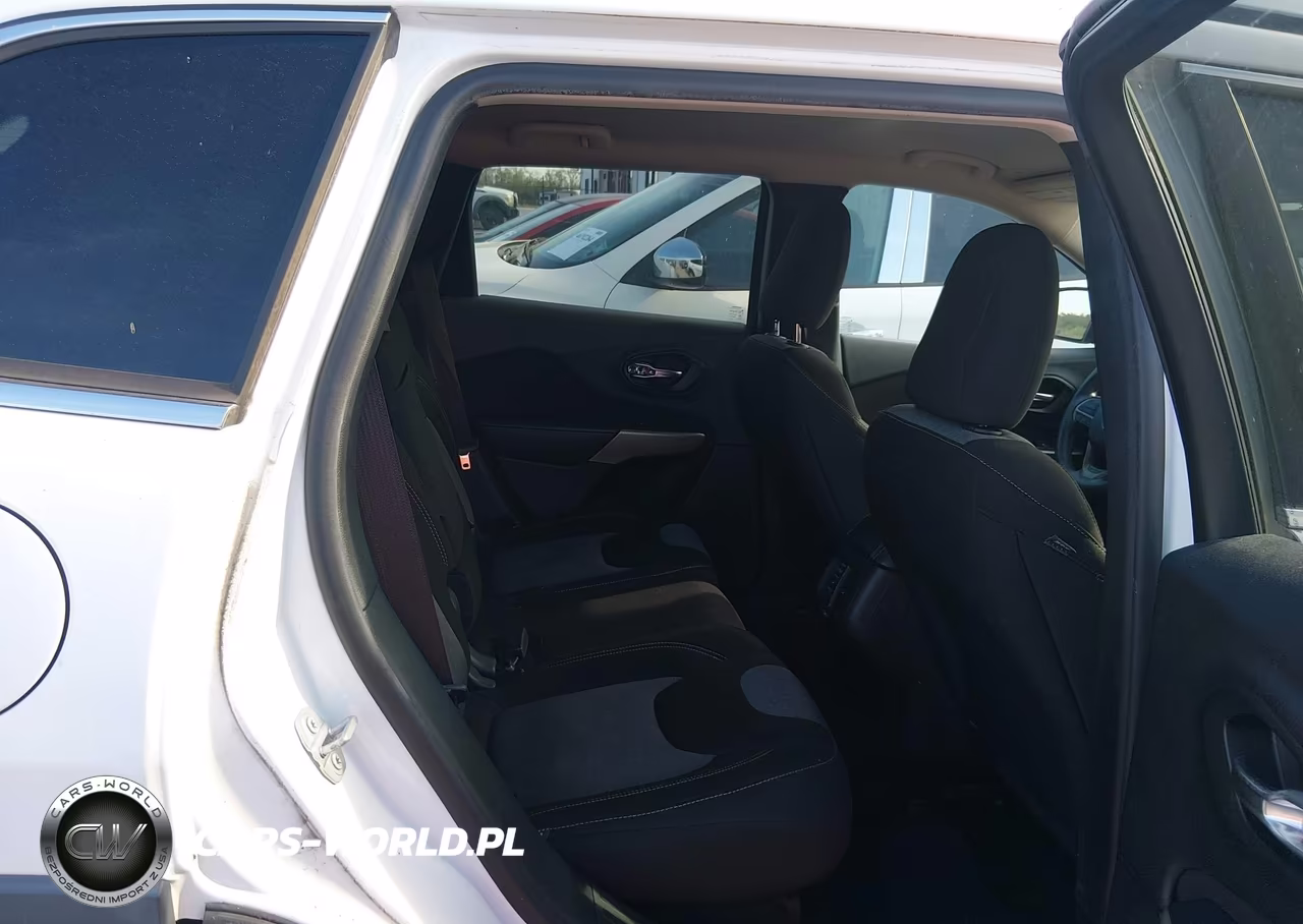 2018 Jeep Cherokee Latitude Fwd VIN:1C4PJLCBXJD566803 - 8