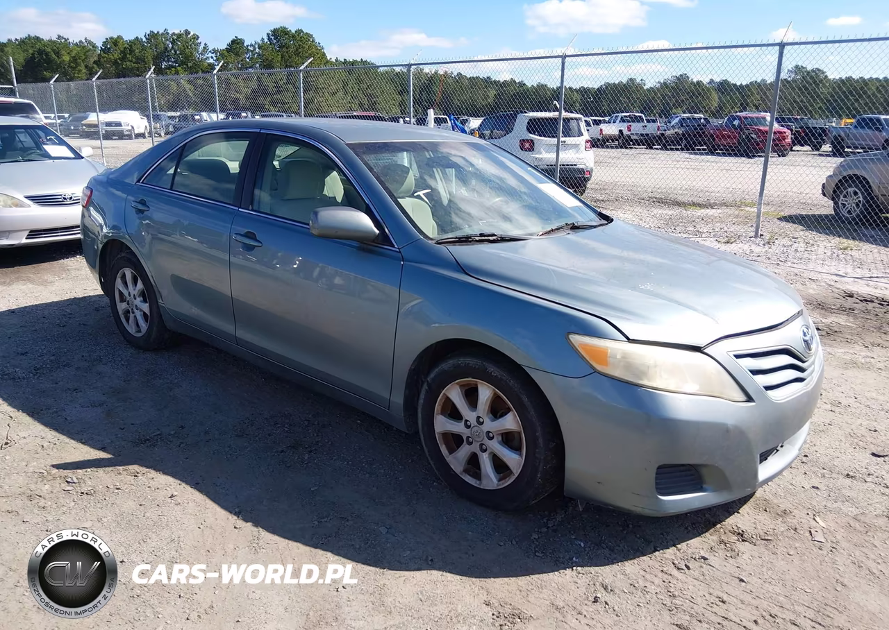 2011 Toyota Camry Le – zdjęcie 1 z 10