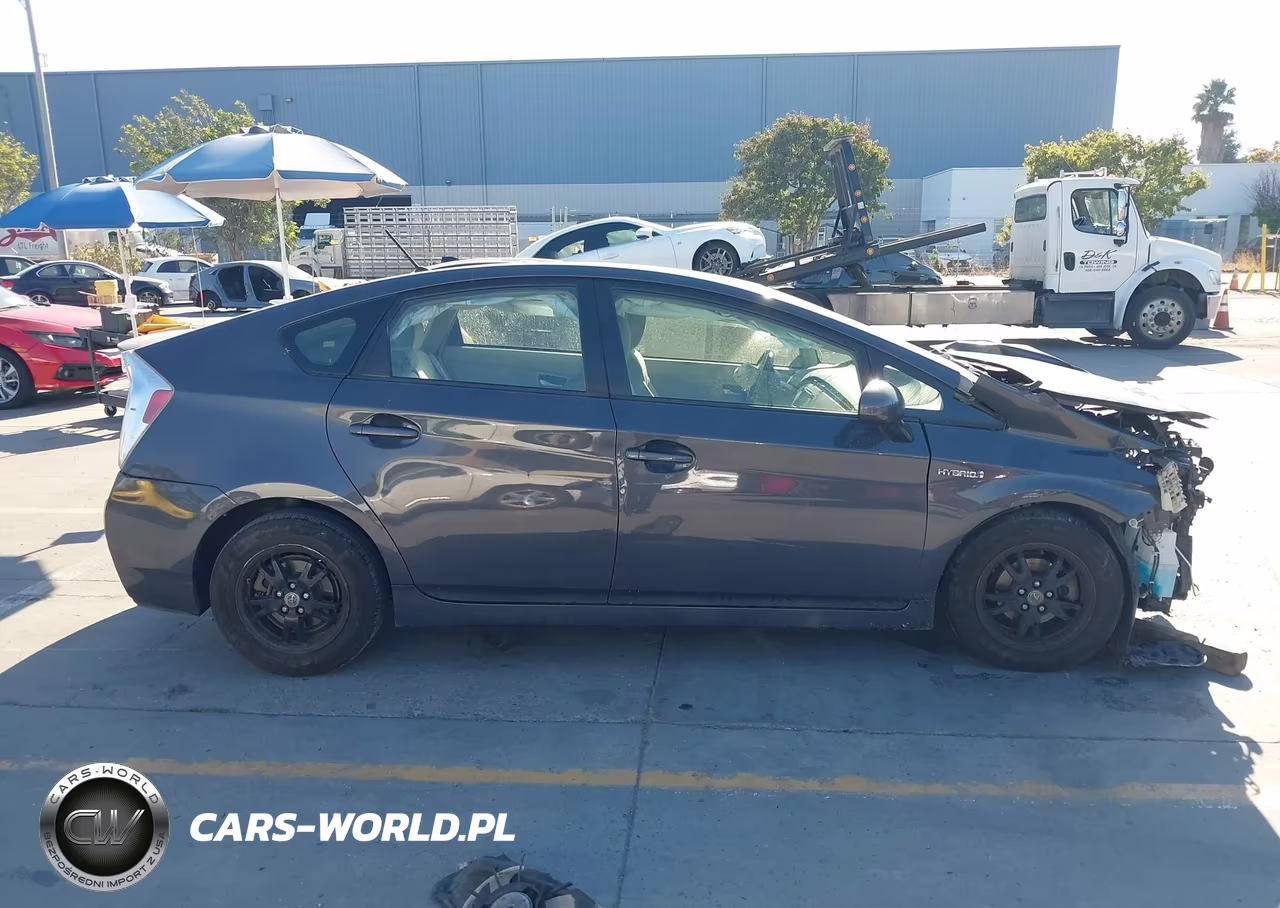 2015 Toyota Prius Two VIN:JTDKN3DU3F0461386 - 13