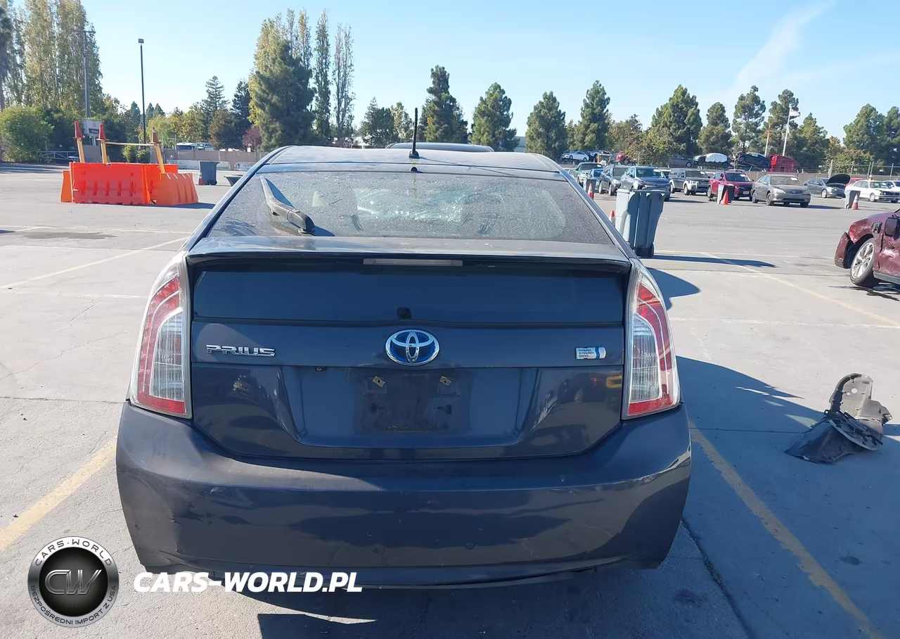 2015 Toyota Prius Two VIN:JTDKN3DU3F0461386 - 16