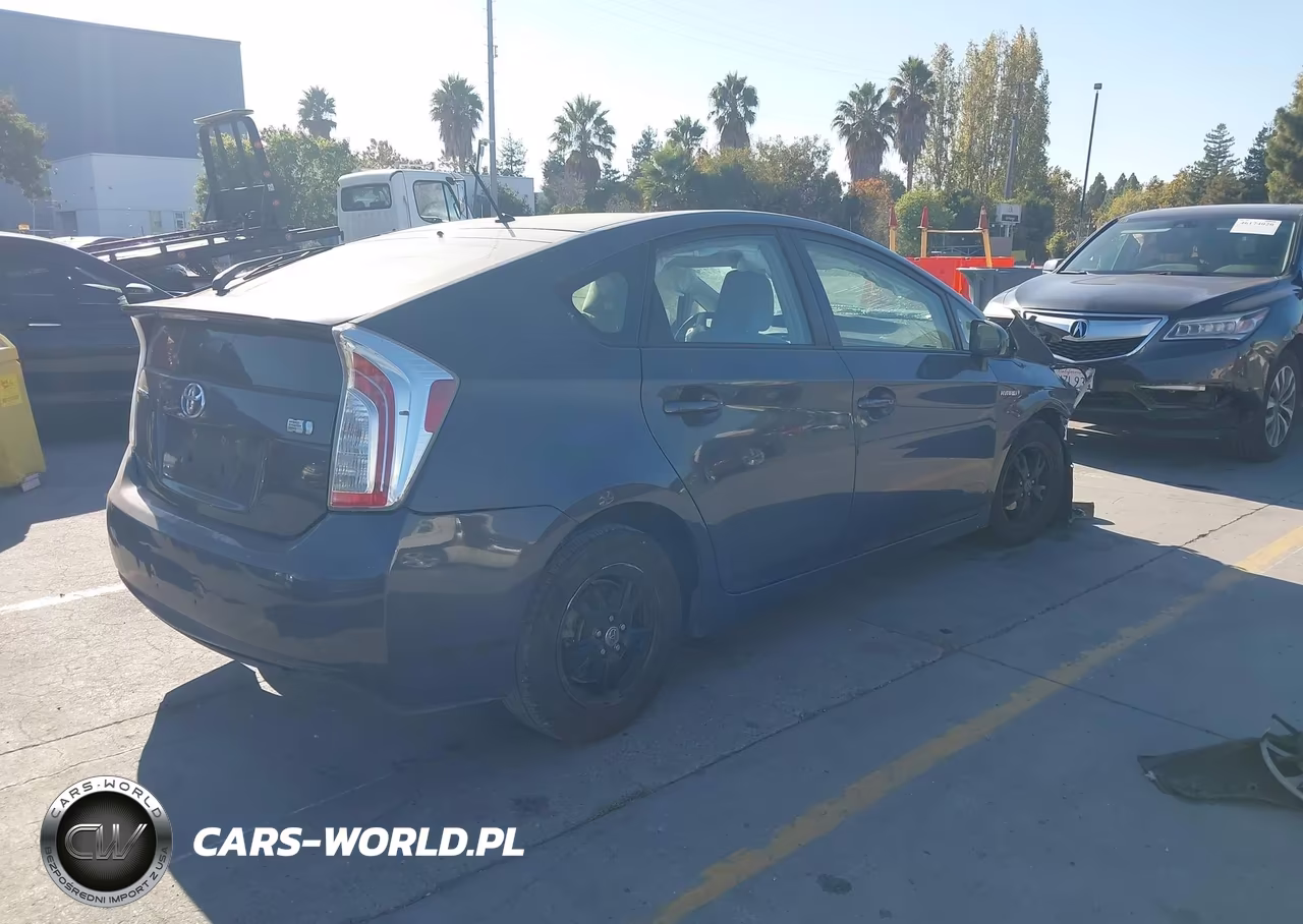 2015 Toyota Prius Two VIN:JTDKN3DU3F0461386 - 4