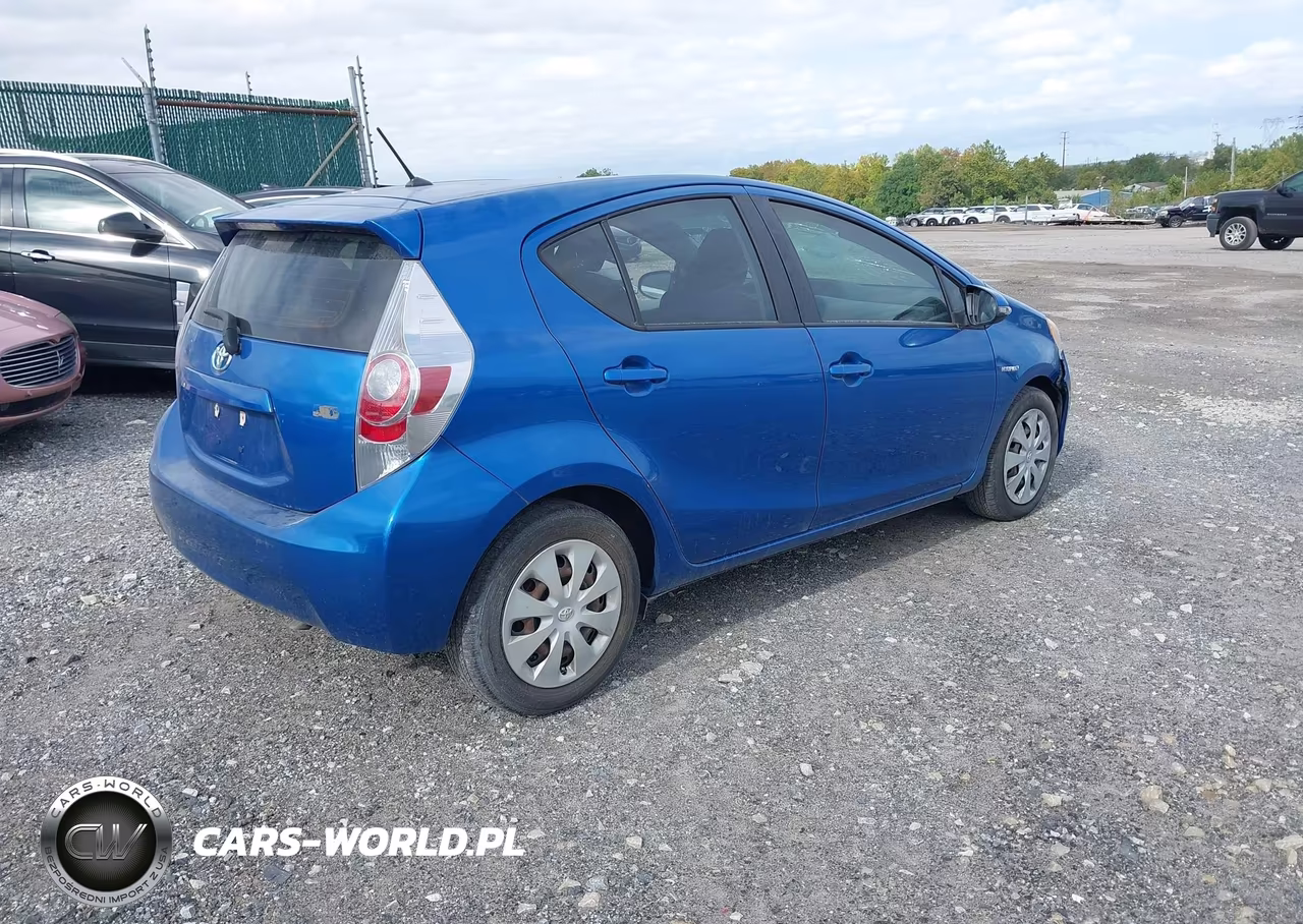 2012 Toyota Prius C VIN:JTDKDTB35C1514480 - 4
