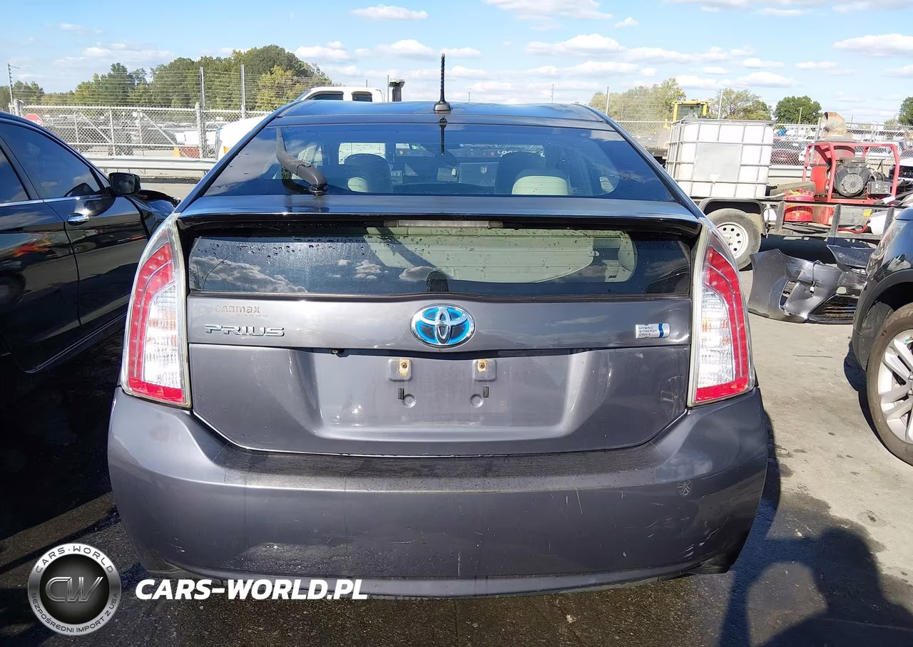 2014 Toyota Prius Three VIN:JTDKN3DU2E1740532 - 17