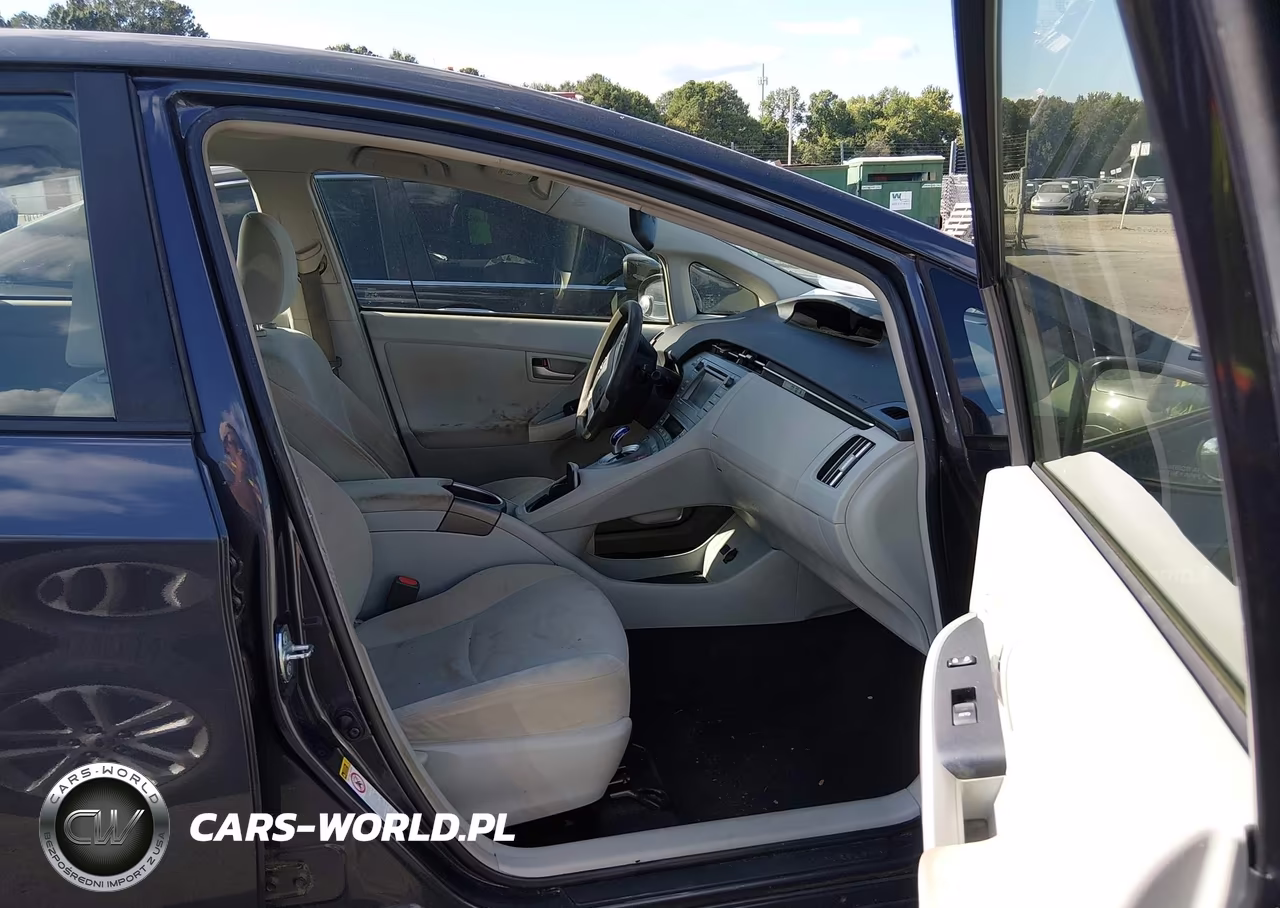 2014 Toyota Prius Three VIN:JTDKN3DU2E1740532 - 5