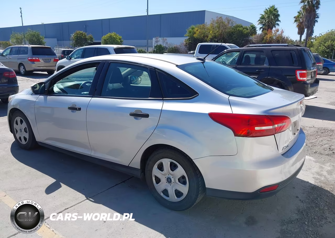 2016 Ford Focus S VIN:1FADP3E28GL383306 - 3