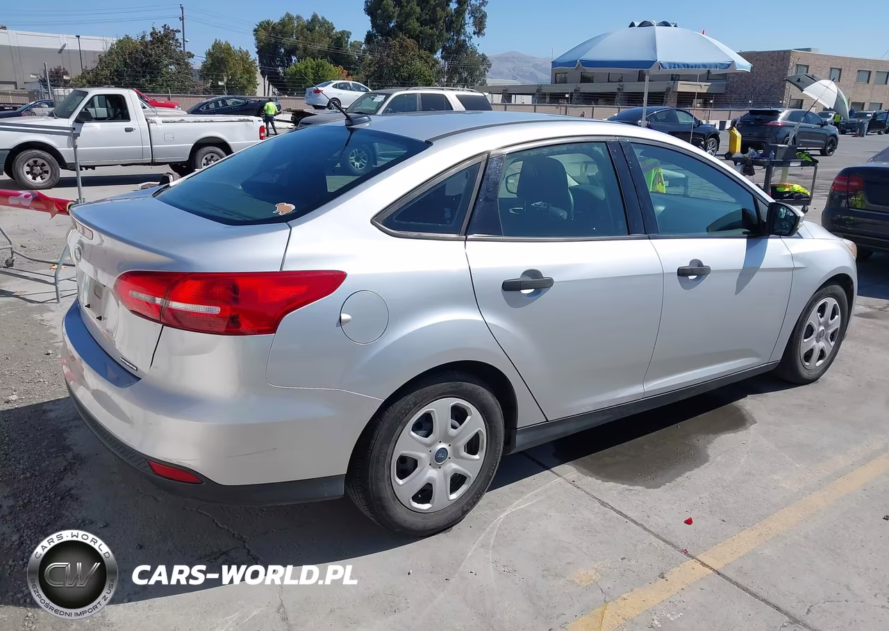 2016 Ford Focus S VIN:1FADP3E28GL383306 - 4