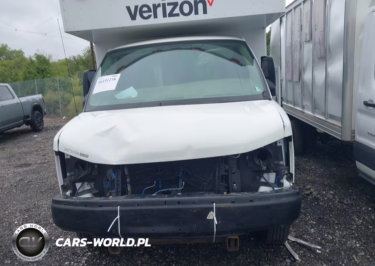 2007 Chevrolet Express Cutaway Work Van VIN:1GBJG31U671235384 - 13