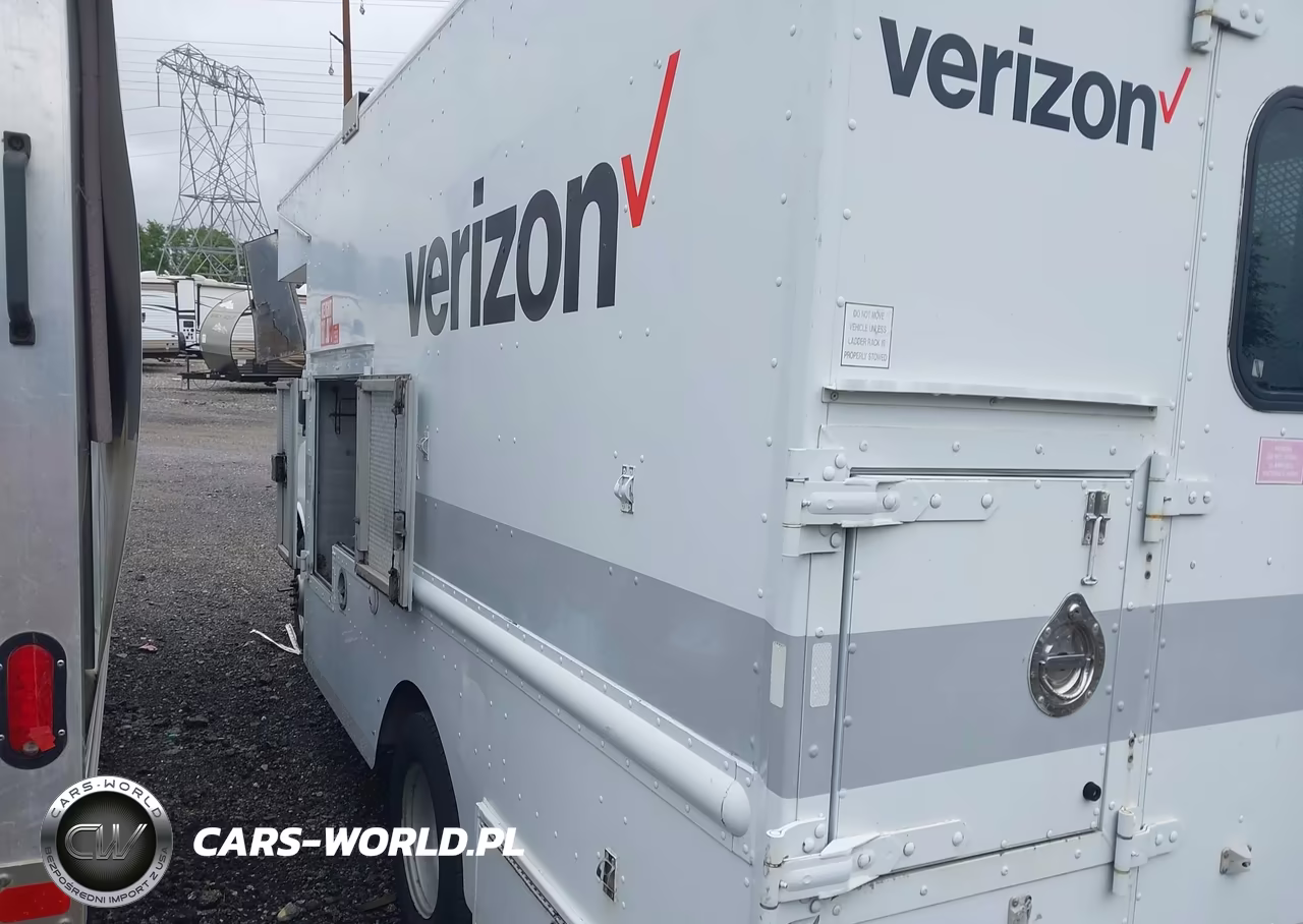 2007 Chevrolet Express Cutaway Work Van VIN:1GBJG31U671235384 - 15