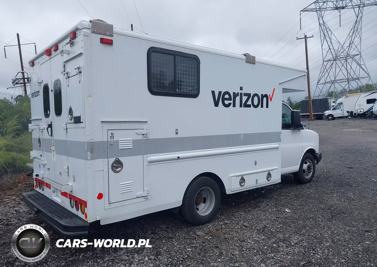 2007 Chevrolet Express Cutaway Work Van VIN:1GBJG31U671235384 - 4