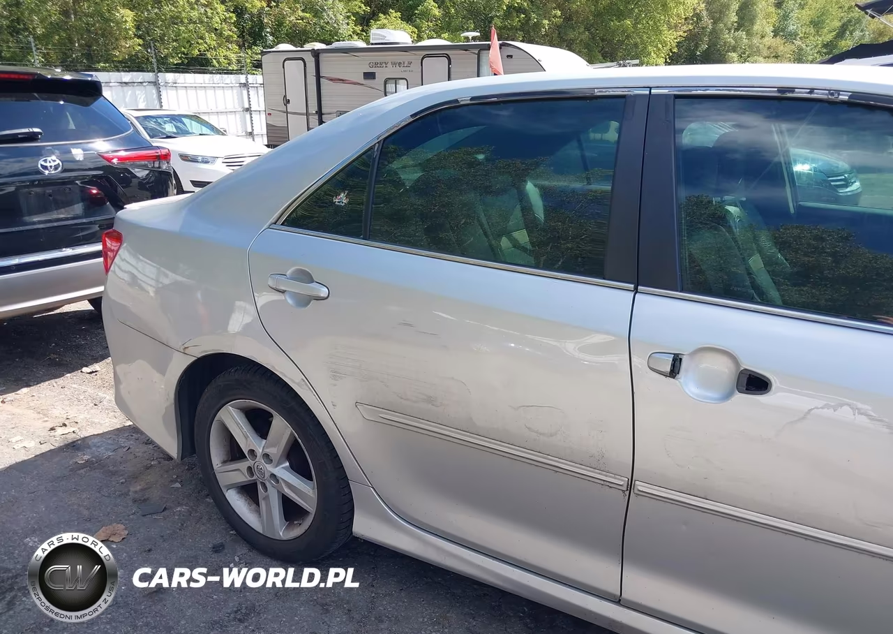 2013 Toyota Camry Se VIN:4T1BF1FK2DU718813 - 18