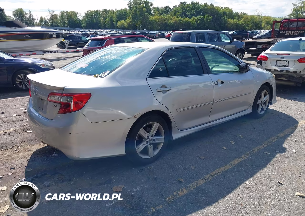 2013 Toyota Camry Se VIN:4T1BF1FK2DU718813 - 4