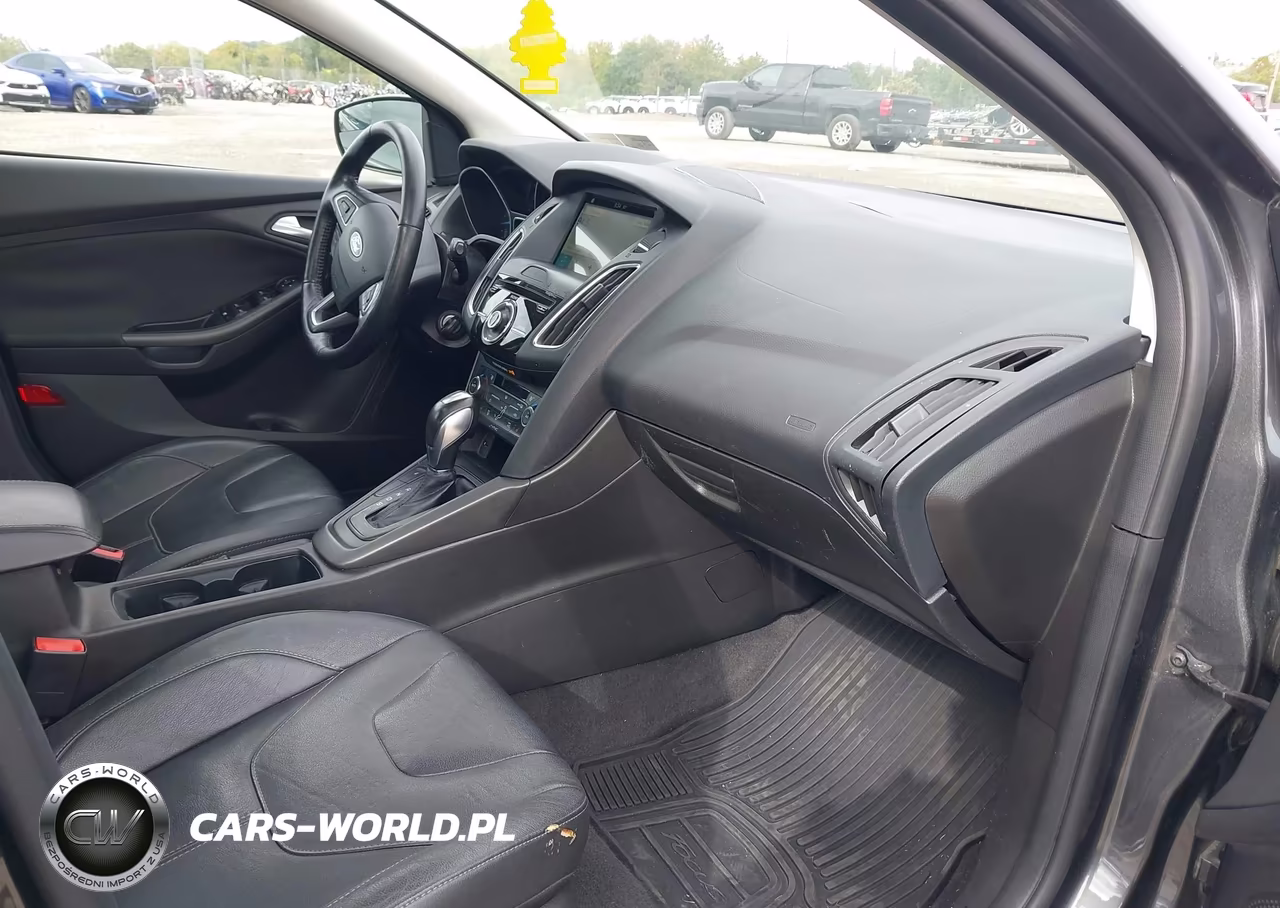 2016 Ford Focus Se VIN:1FADP3K20GL402869 - 5