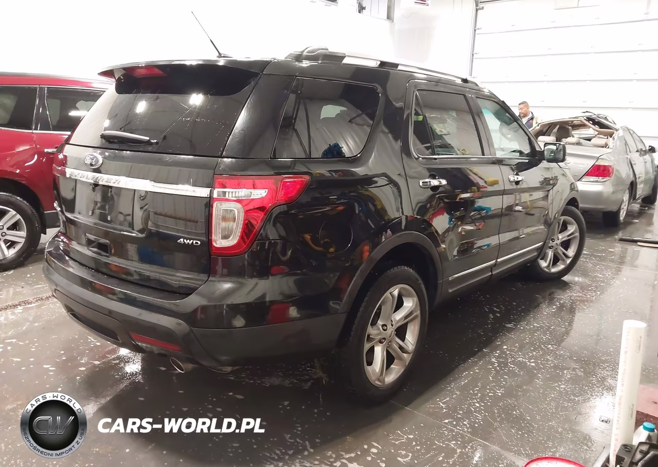 2015 Ford Explorer Limited VIN:1FM5K8F87FGA50529 - 4