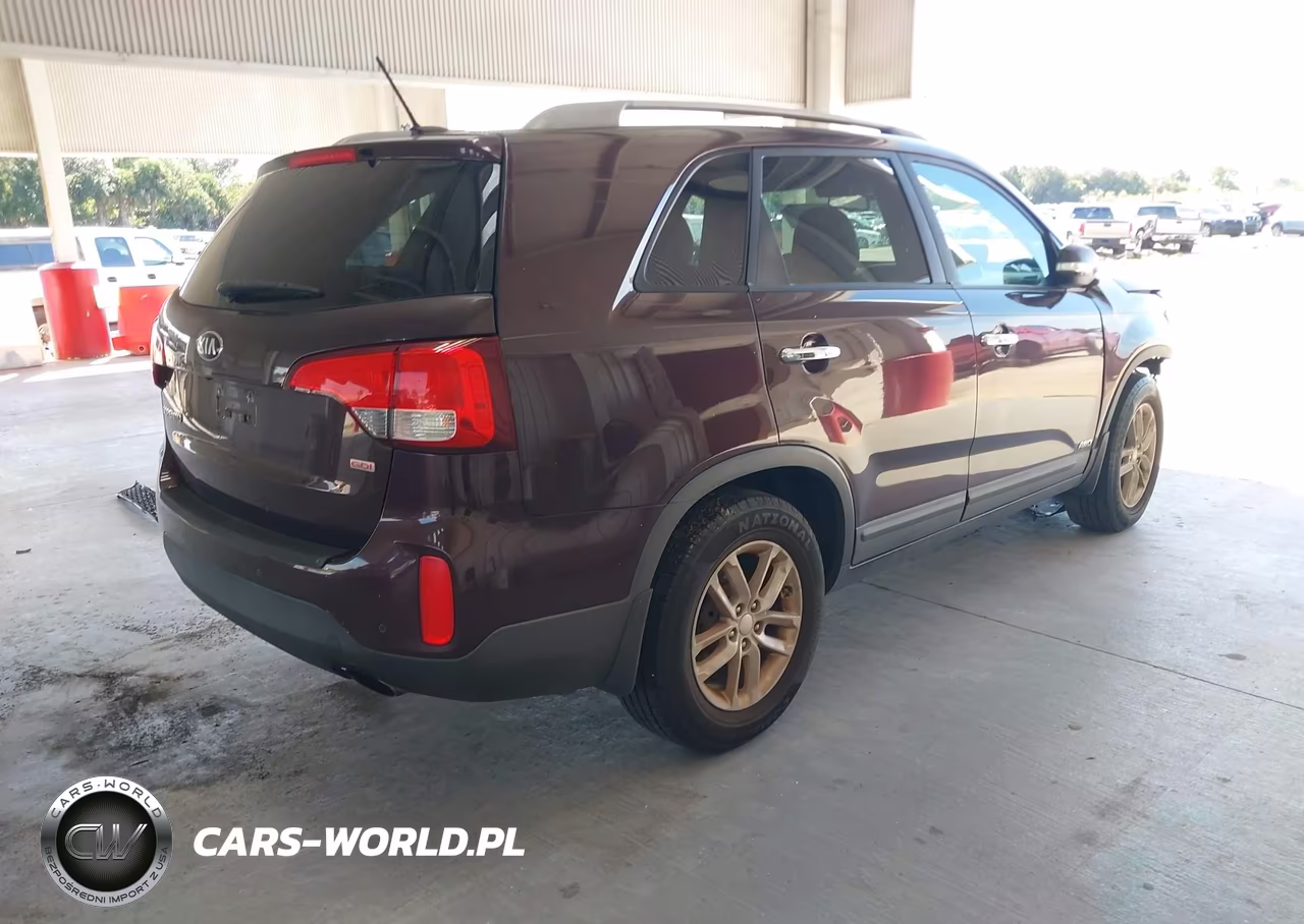 2015 Kia Sorento Lx VIN:5XYKTCA69FG624435 - 4