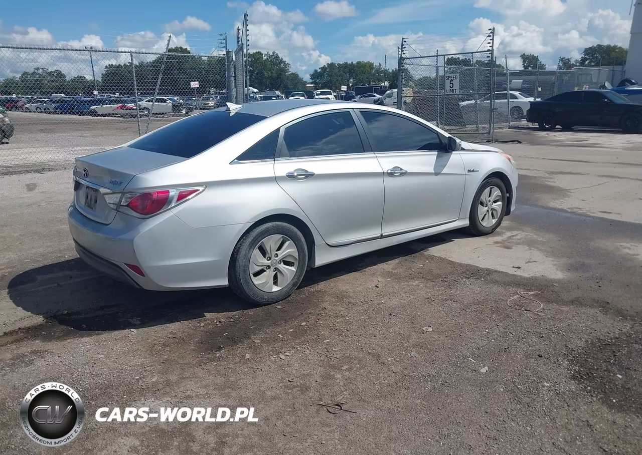 2015 Hyundai Sonata Hybrid VIN:KMHEC4A44FA137981 - 4