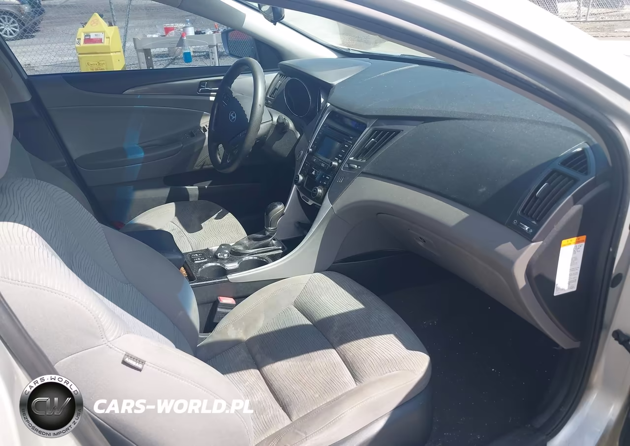 2015 Hyundai Sonata Hybrid VIN:KMHEC4A44FA137981 - 5