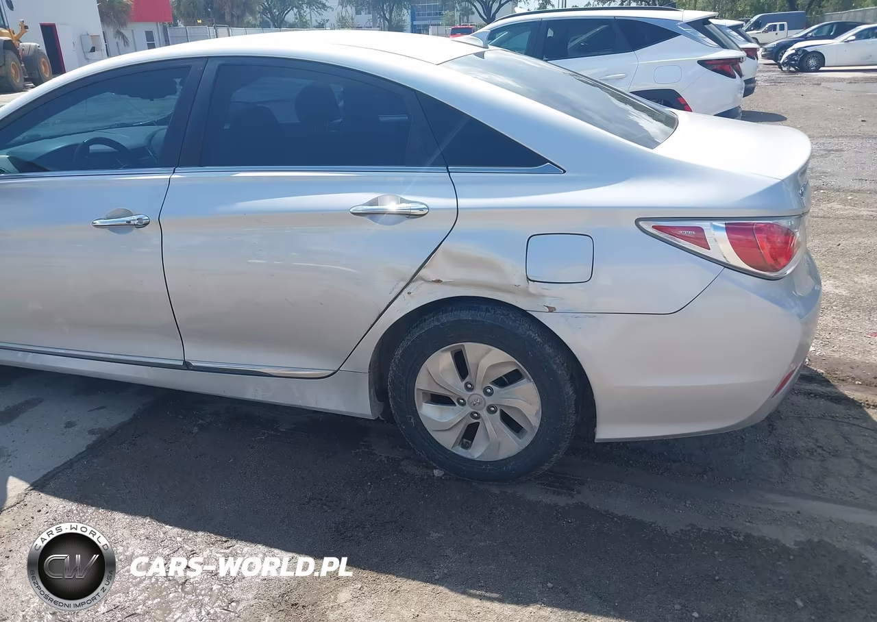 2015 Hyundai Sonata Hybrid VIN:KMHEC4A44FA137981 - 6