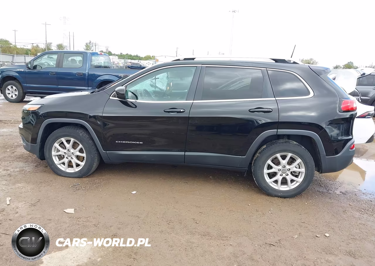 2017 Jeep Cherokee Latitude 4X4 VIN:1C4PJMCS5HW633800 - 14