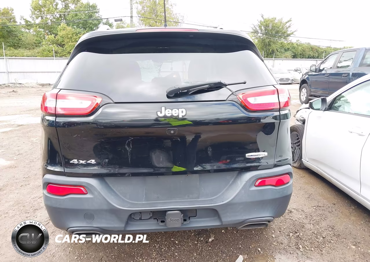 2017 Jeep Cherokee Latitude 4X4 VIN:1C4PJMCS5HW633800 - 16