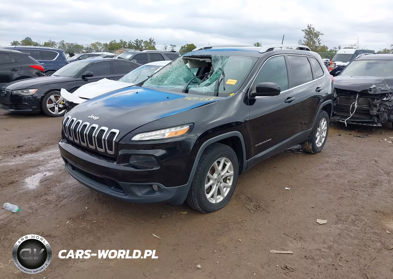 2017 Jeep Cherokee Latitude 4X4 VIN:1C4PJMCS5HW633800 - 2
