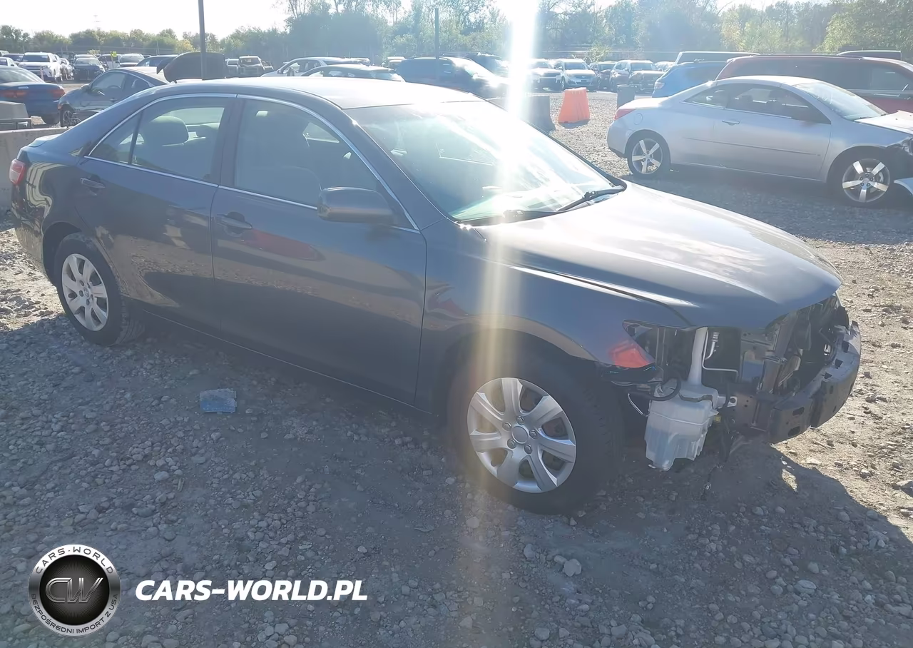 2010 Toyota Camry Le – zdjęcie 1 z 15