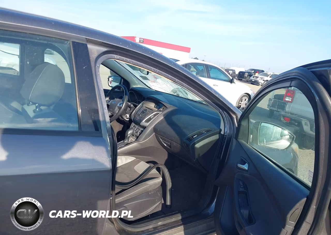 2014 Ford Focus Se VIN:1FADP3F21EL321600 - 5