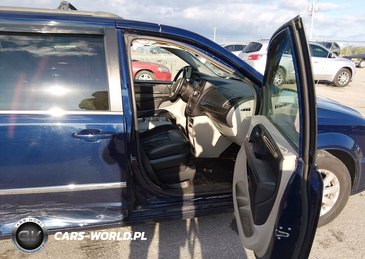 2015 Chrysler Town & Country Touring VIN:2C4RC1BG6FR538330 - 5