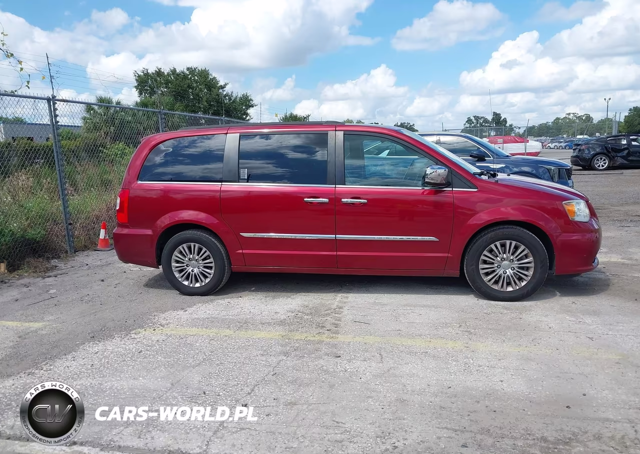 2015 Chrysler Town And Country VIN:2C4RC1CG2FR573025 - 13