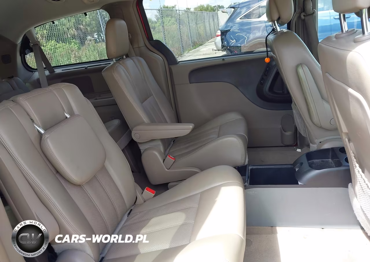 2015 Chrysler Town And Country VIN:2C4RC1CG2FR573025 - 8