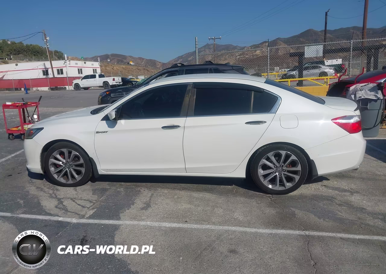 2015 Honda Accord Sport VIN:1HGCR2F57FA128239 - 14