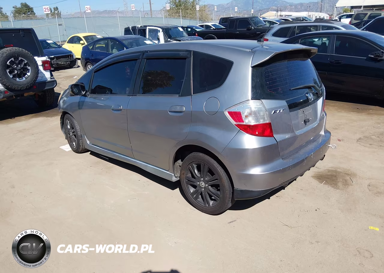 2010 Honda Fit Sport VIN:JHMGE8H49AC013950 - 3