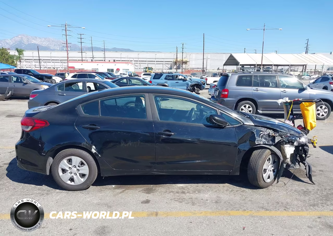 2018 Kia Forte Lx VIN:3KPFK4A75JE251662 - 13