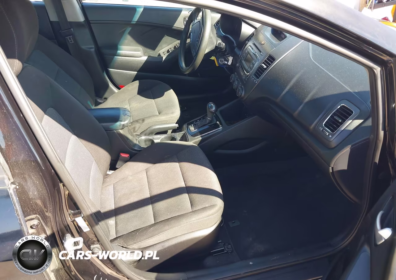 2018 Kia Forte Lx VIN:3KPFK4A75JE251662 - 5