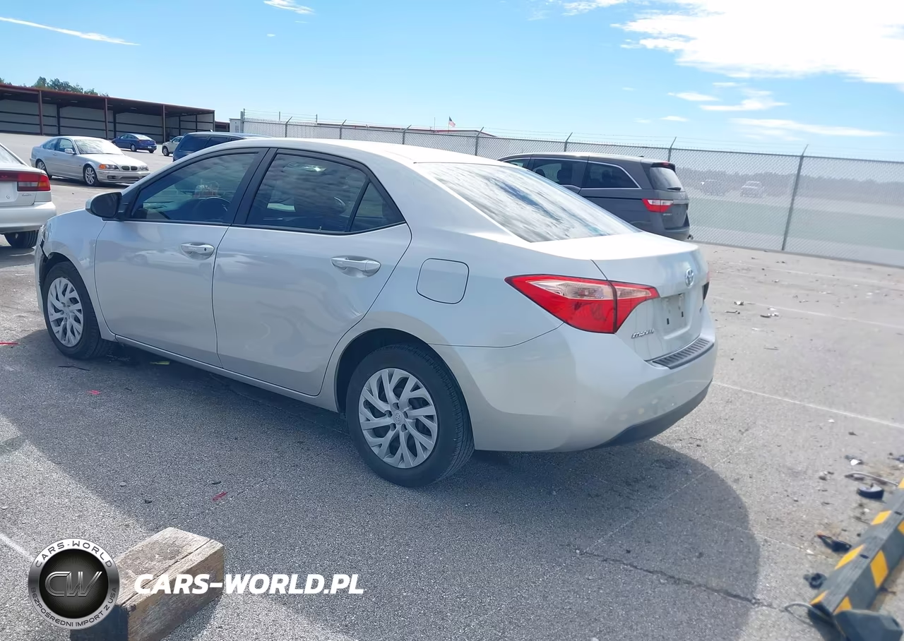 2019 Toyota Corolla Le VIN:5YFBURHE6KP881930 - 3