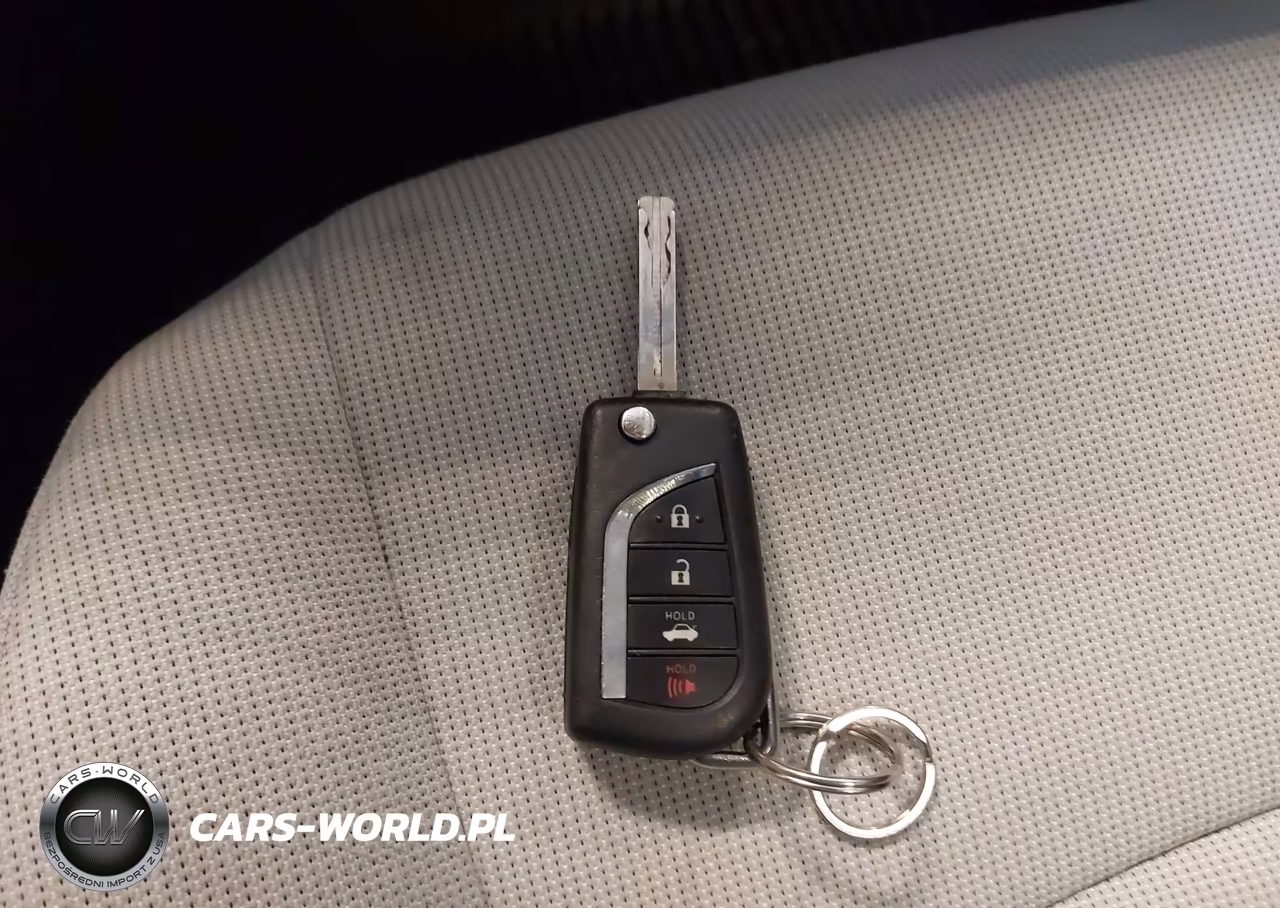 2020 Toyota Corolla Le VIN:5YFEPRAE2LP121641 - 11