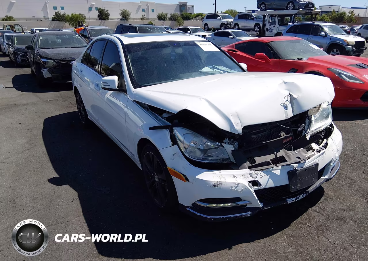 2014 Mercedes-Benz C-Class C 250 Luxury VIN:WDDGF4HB4EA952937 - 1