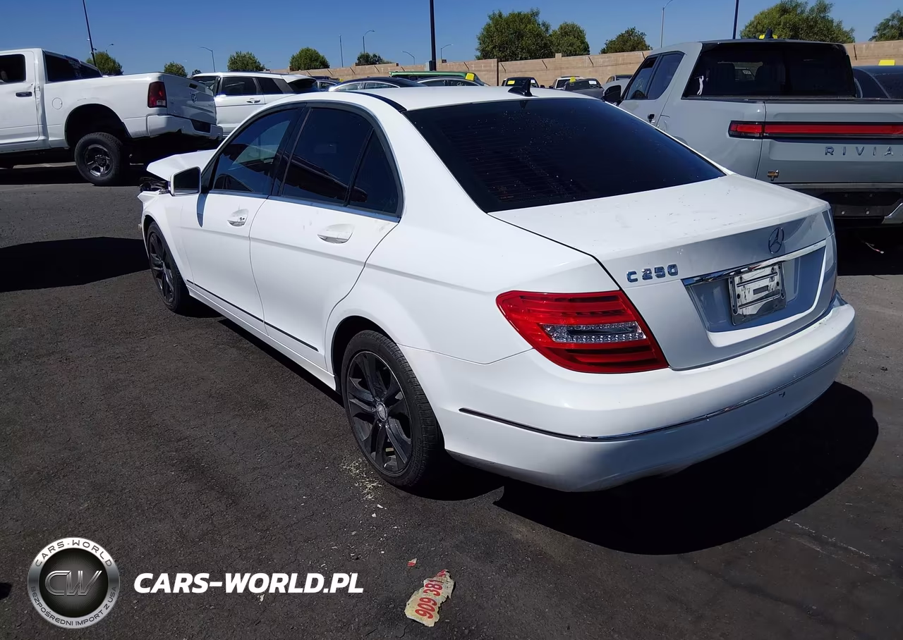 2014 Mercedes-Benz C-Class C 250 Luxury VIN:WDDGF4HB4EA952937 - 3