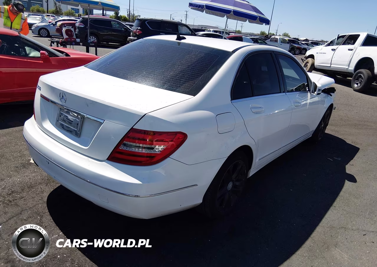 2014 Mercedes-Benz C-Class C 250 Luxury VIN:WDDGF4HB4EA952937 - 4