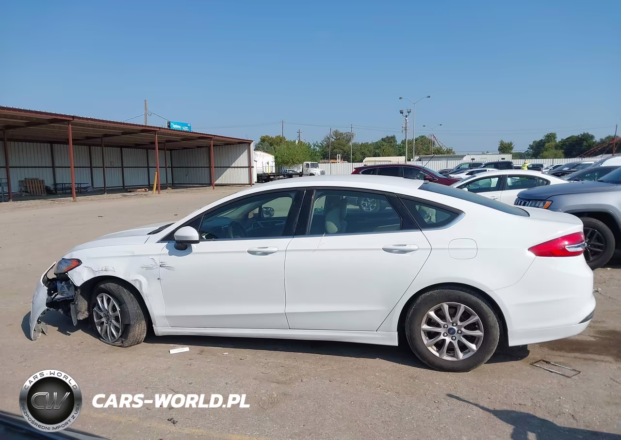 2017 Ford Fusion S VIN:3FA6P0G7XHR231725 - 14