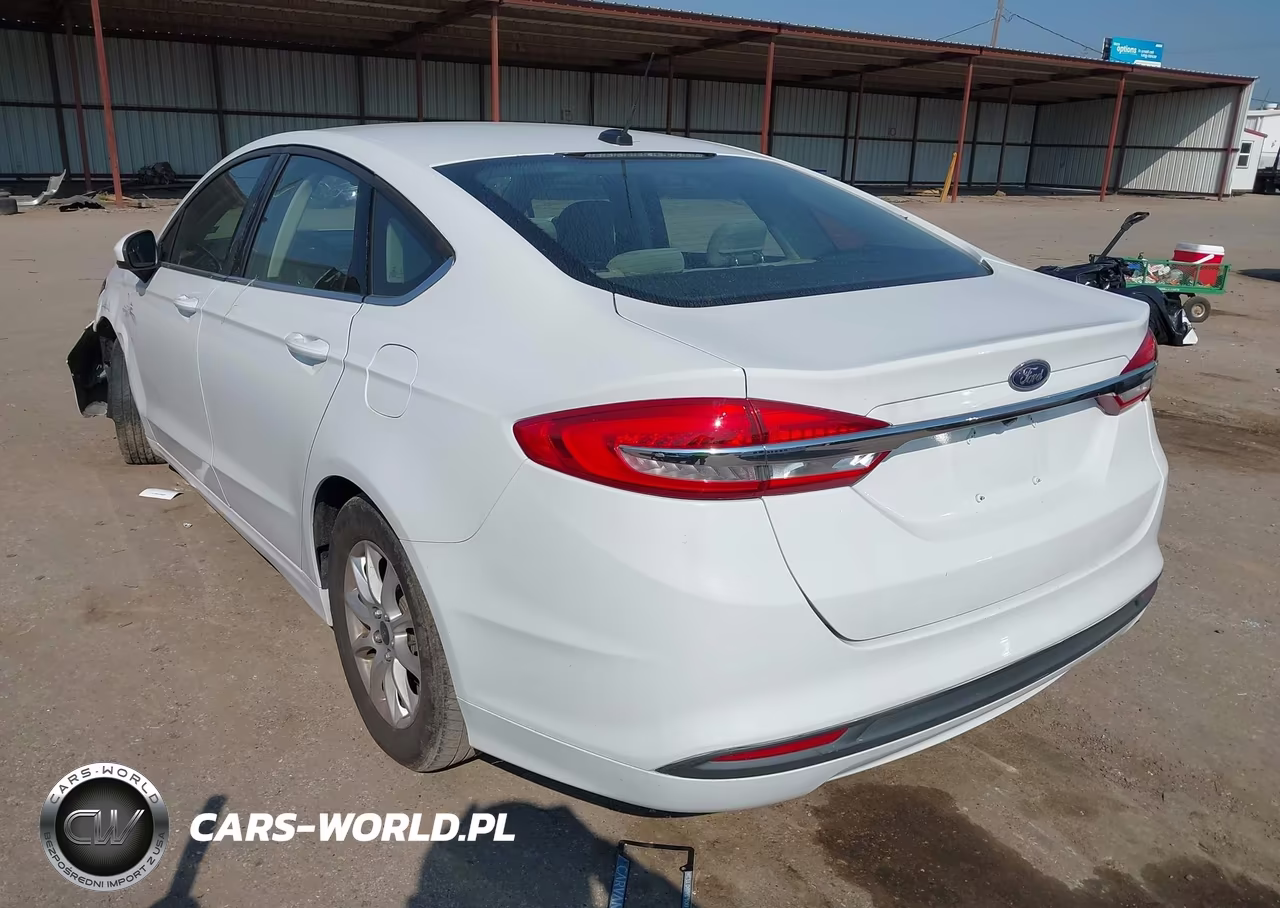 2017 Ford Fusion S VIN:3FA6P0G7XHR231725 - 3