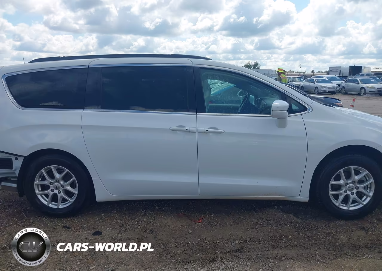 2022 Chrysler Pacifica Touring L VIN:2C4RC1BG8NR112895 - 14